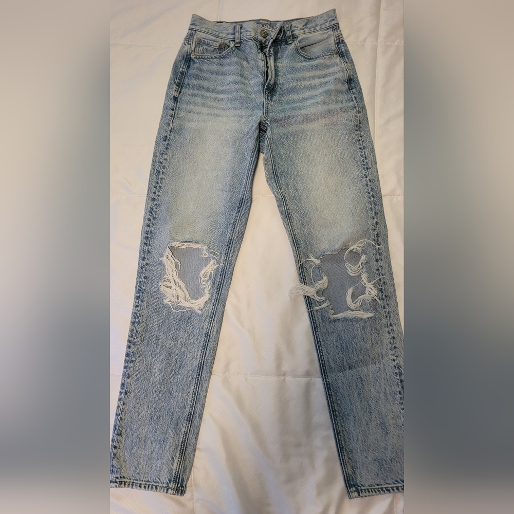 Women's jeans from American Eagle. Mom jean. Light blue wash. Size 2 long.